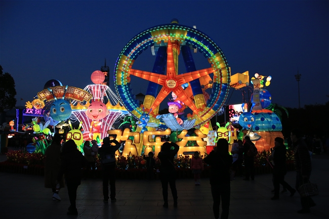 上海欢乐谷跨年灯会即将开启85天光影狂欢
